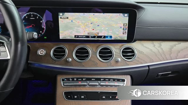 Mercedes-Benz E-Class W213 2021 Белый из Кореи, фото 3