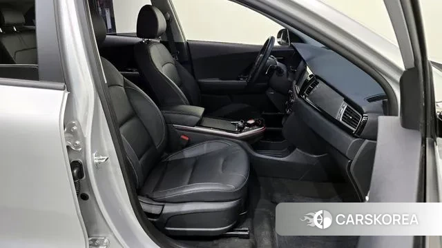 Kia Niro EV 2021 Серебряный из Кореи, фото 3