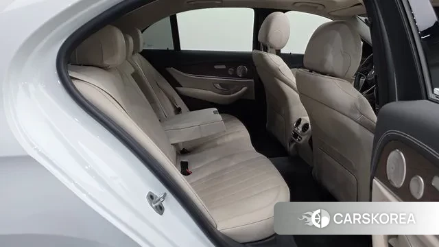 Mercedes-Benz E-Class W213 2022 Белый из Кореи, фото 3