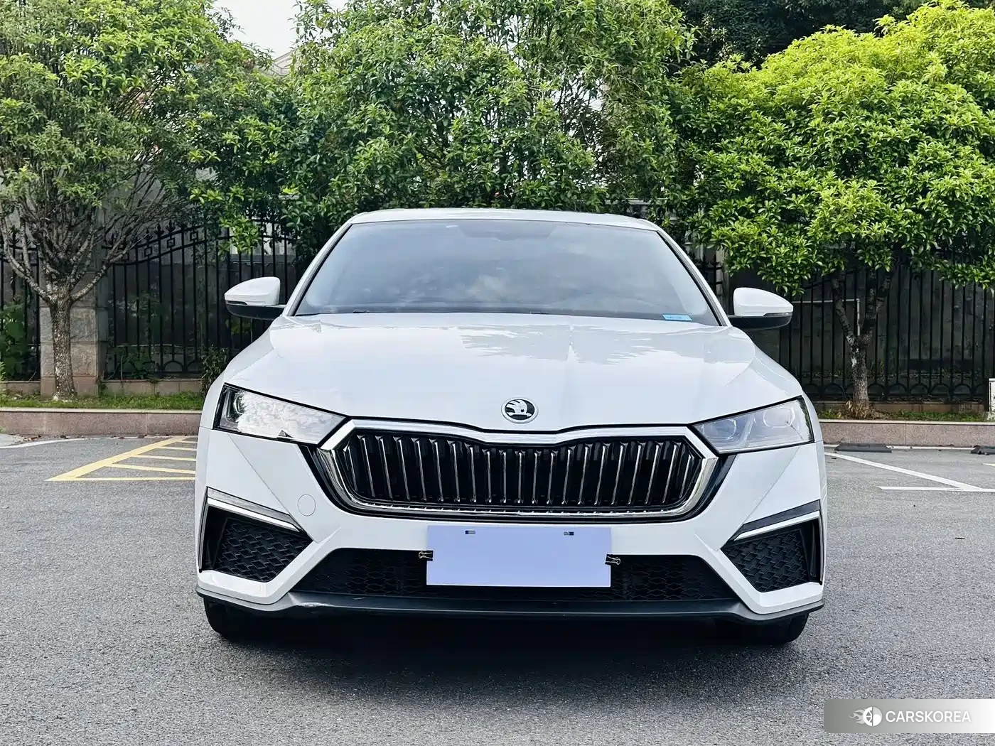 Skoda Octavia 2023 Белый из Китая, фото 3
