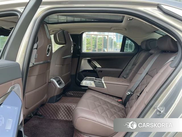 BMW 7 series 2025 Темно-серый из Китая, фото 3