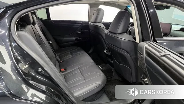 Lexus ES300h 7th generation 2024 Черный из Кореи, фото 3