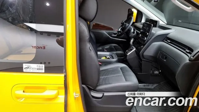 Hyundai Staria 2023 Желтый из Кореи, фото 3