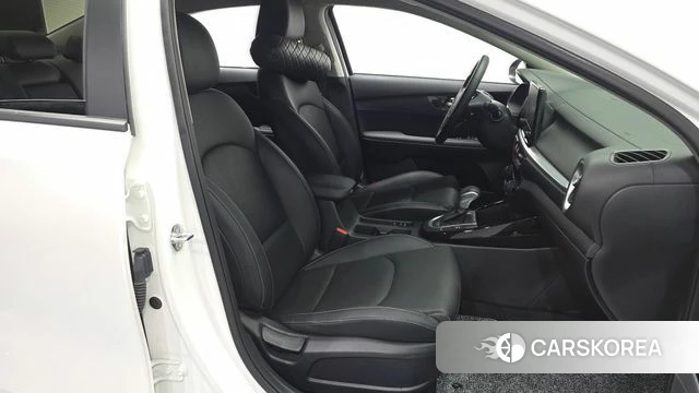 Kia The New K3 2nd generation 2022 Белый из Кореи, фото 3