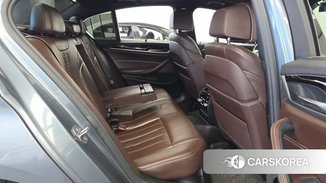 BMW 5 Series (G30) 2018 Серебристо-серый из Кореи, фото 3