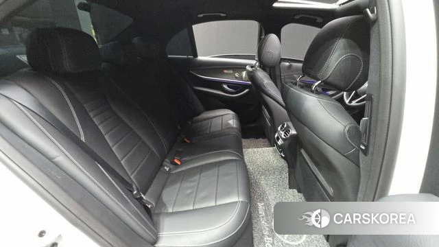 Mercedes-Benz E-Class W213 2022 Белый из Кореи, фото 3