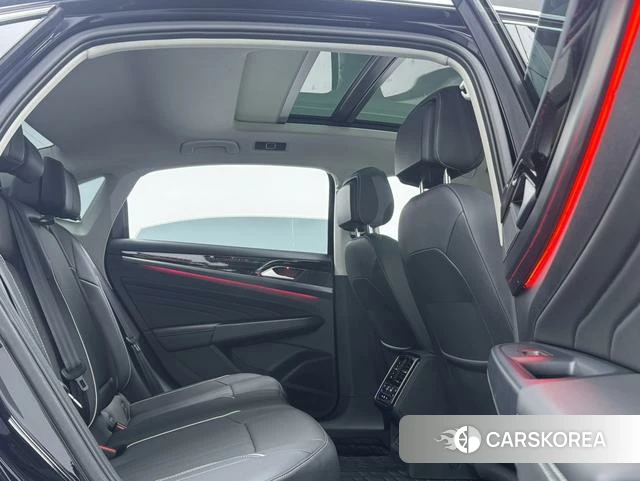 Volkswagen Passat 2024 Черный из Китая, фото 3