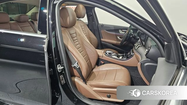 Mercedes-Benz E-Class W213 2020 Черный из Кореи, фото 3