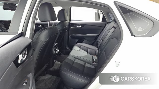 Kia The New K3 2nd generation 2023 Белый из Кореи, фото 3