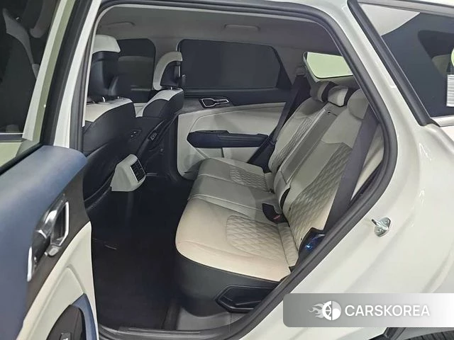 Kia Sportage 5th Generation Hybrid 2023 Белый из Кореи, фото 3