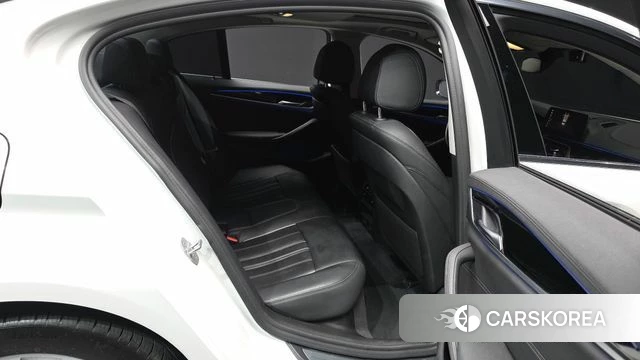 BMW 5 Series (G30) 2019 Белый из Кореи, фото 3