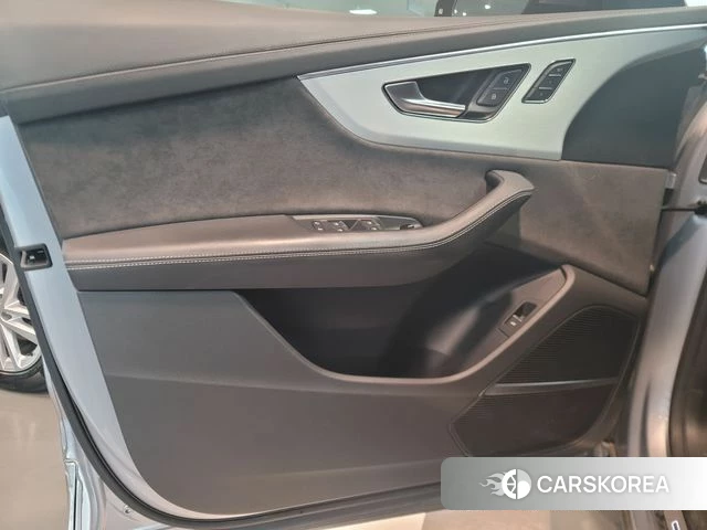 Audi Q8 (4M) 2021 Серебряный из Кореи, фото 3