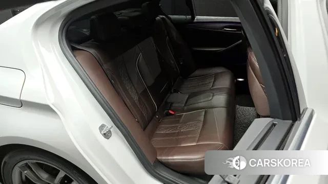 BMW 5 Series (G30) 2019 Белый из Кореи, фото 3