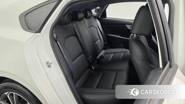 Kia The New K3 2nd generation 2021 Белый из Кореи, фото 3
