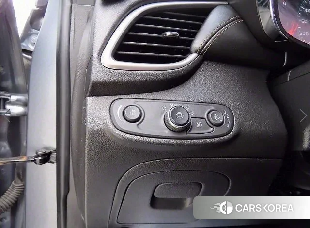 Chevrolet (GM Daewoo) The New Trax 2019 Серебристо-серый из Кореи, фото 3