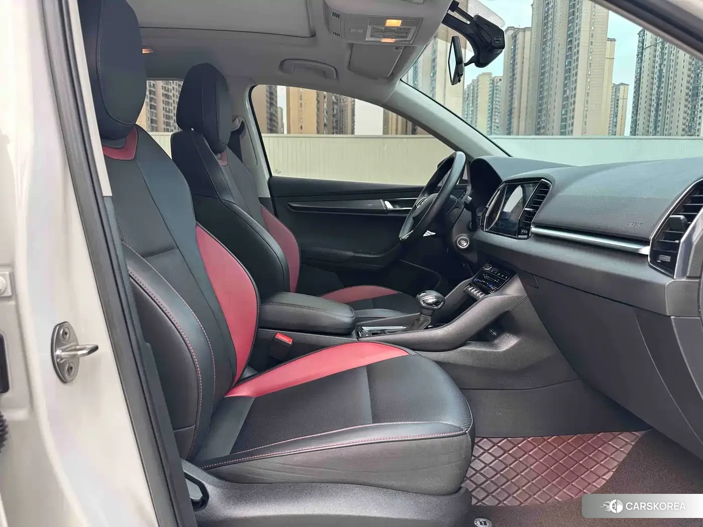 Skoda Karoq 2022 Белый из Китая, фото 3
