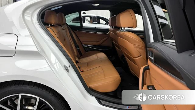 BMW 5 Series (G30) 2023 Белый из Кореи, фото 3