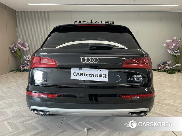 Audi Q5L 2021 Черный из Китая, фото 3