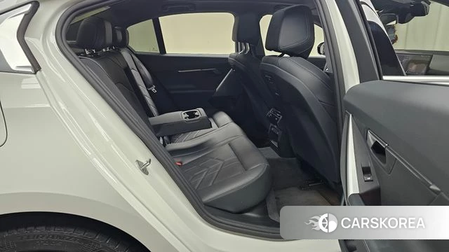 BMW 5 Series (G60) 2024 Белый из Кореи, фото 3