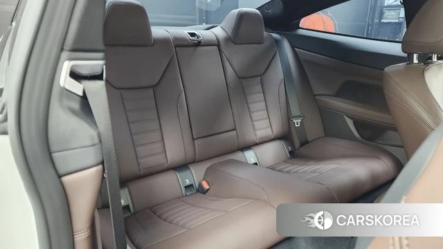 BMW 4 Series (G22) 2023 Белый из Кореи, фото 3
