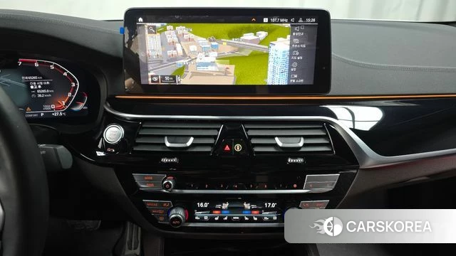 BMW 5 Series (G30) 2023 Белый из Кореи, фото 3