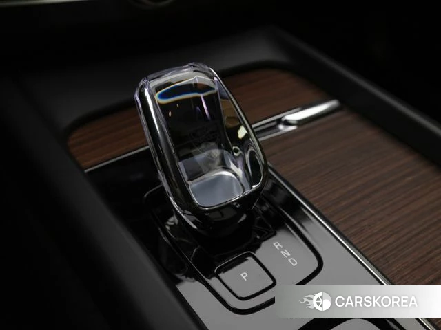 Volvo XC60 second Generation 2023 Белый из Кореи, фото 3