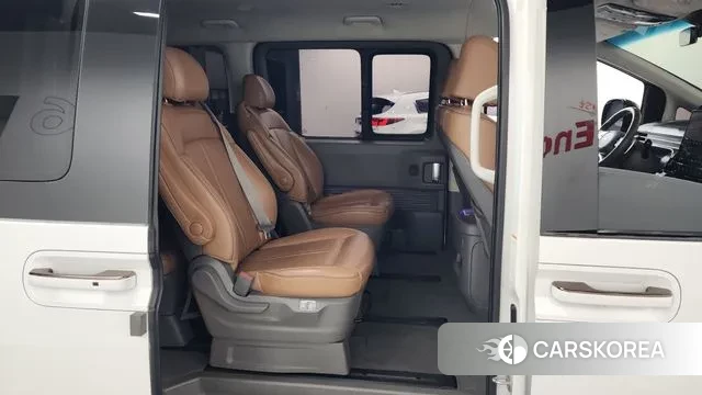 Hyundai Staria 2021 Белый из Кореи, фото 3