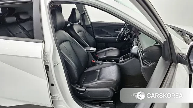 Hyundai Kona (SX2) 2024 Белый из Кореи, фото 3