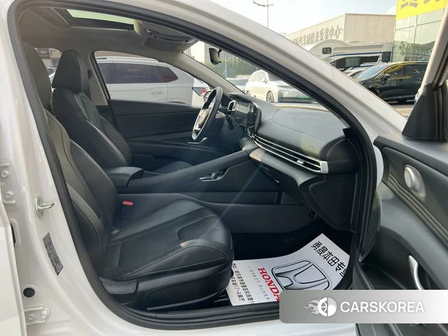Hyundai Elantra 2023 Белый из Китая, фото 3