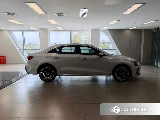 Audi A3 2025 Белый из Китая, фото 3