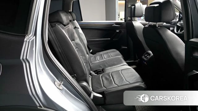 Volkswagen Tiguan Allspace 2023 Серый из Кореи, фото 3