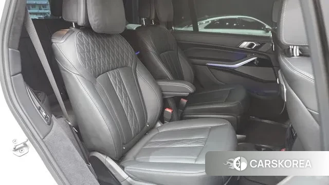 BMW X7 (G07) 2023 Белый из Кореи, фото 3