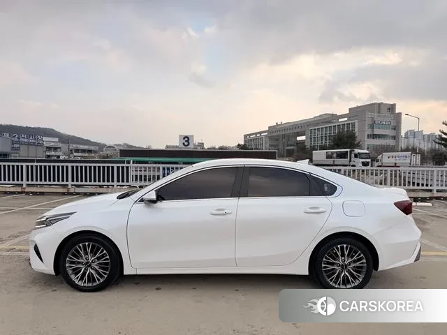 Kia The New K3 2nd generation 2022 Белый из Кореи, фото 3