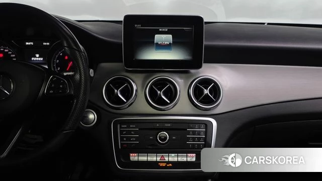 Mercedes-Benz GLA-Class X156 2018 Черный из Кореи, фото 3