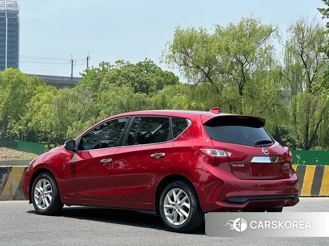 Nissan TIIDA 2021 Красный из Китая, фото 3