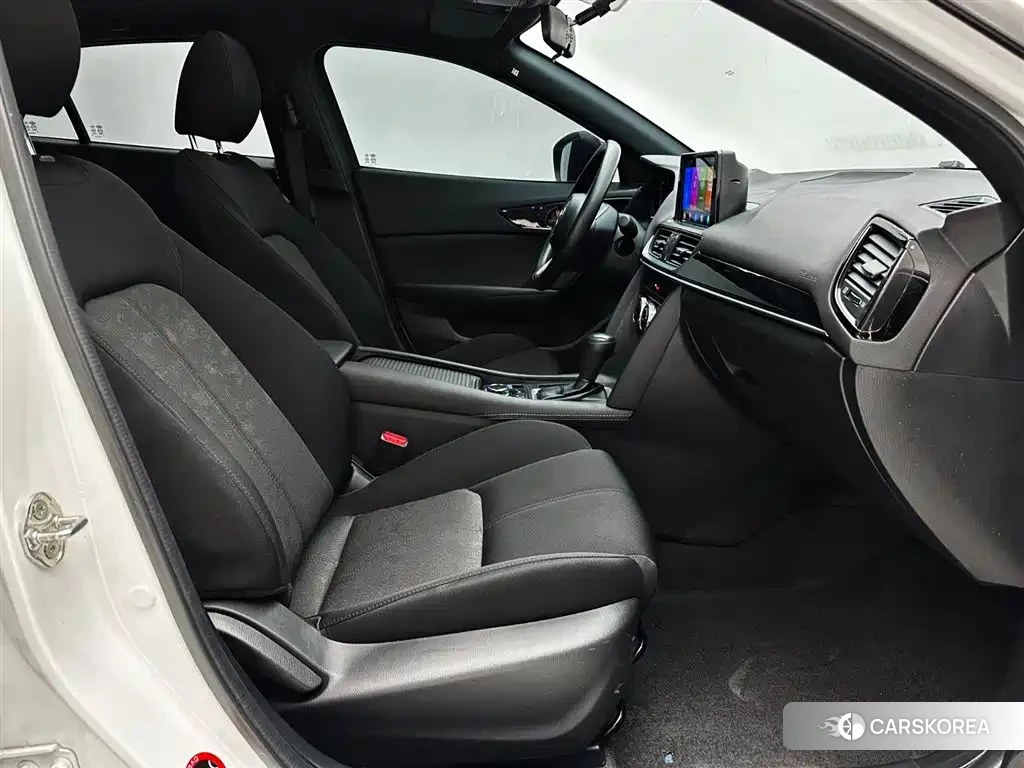 Mazda CX-4 2023 Белый из Китая, фото 3