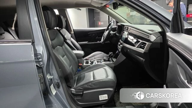 Ssangyong Beautiful Korando 2020 Светло-серебряный цвет из Кореи, фото 3