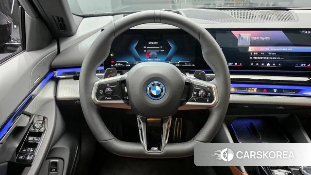 BMW 5 Series (G60) 2025 Черный из Кореи, фото 3