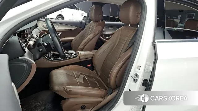 Mercedes-Benz E-Class W213 2018 Белый из Кореи, фото 3