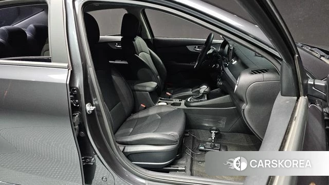 Kia The New K3 2nd generation 2022 Серый из Кореи, фото 3