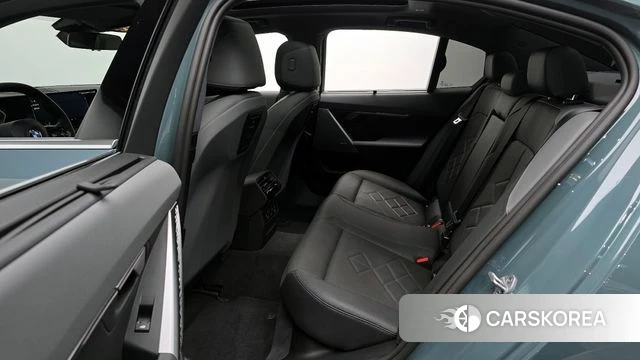 BMW 5 Series (G60) 2025 Зеленый из Кореи, фото 3