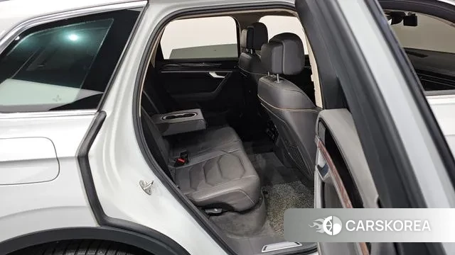 Volkswagen Touareg 3rd generation 2021 Белый из Кореи, фото 3