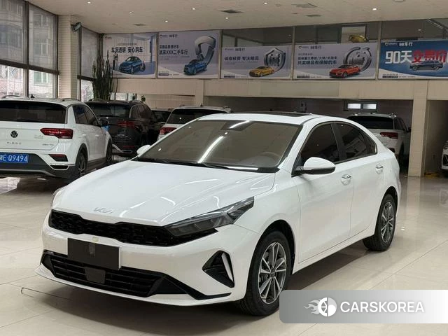 Kia K3 2023 Белый из Китая, фото 3