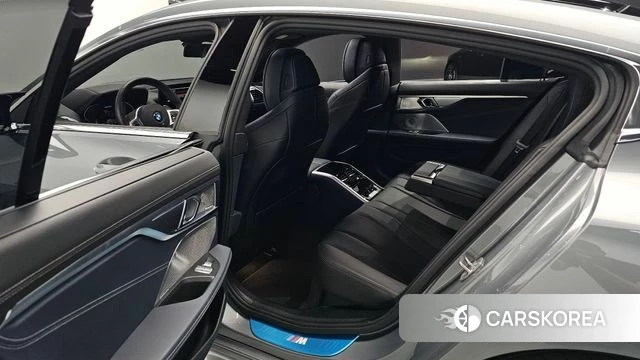 BMW 8 Series (G15) 2022 Серебристо-серый из Кореи, фото 3
