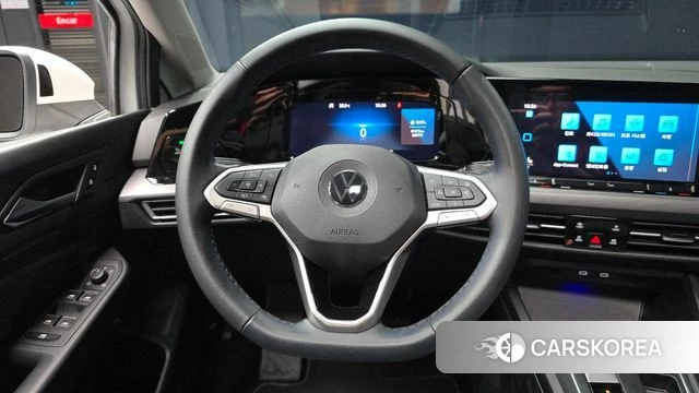 Volkswagen Golf 8th Generation 2022 Белый из Кореи, фото 3