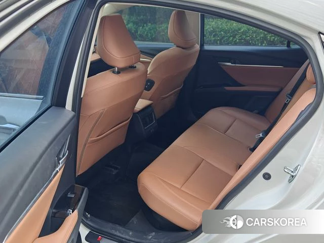 Toyota Camry 2024 Белый из Китая, фото 3