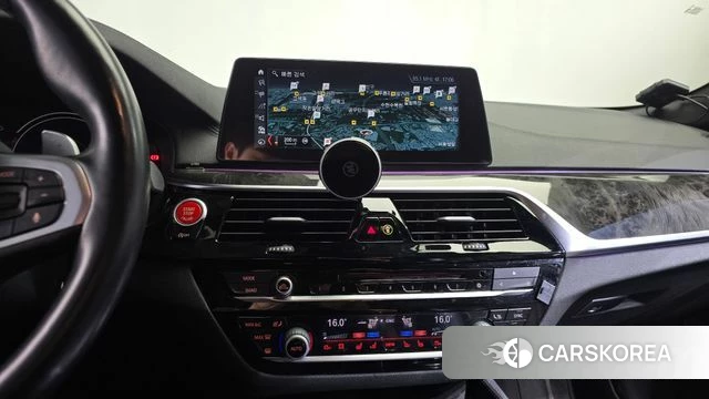 BMW 5 Series (G30) 2018 Белый из Кореи, фото 3