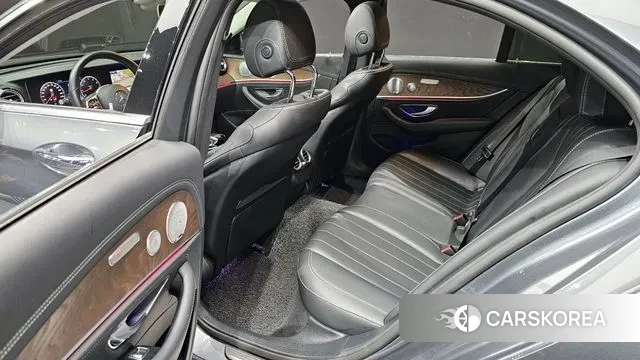 Mercedes-Benz E-Class W213 2018 Серый из Кореи, фото 3