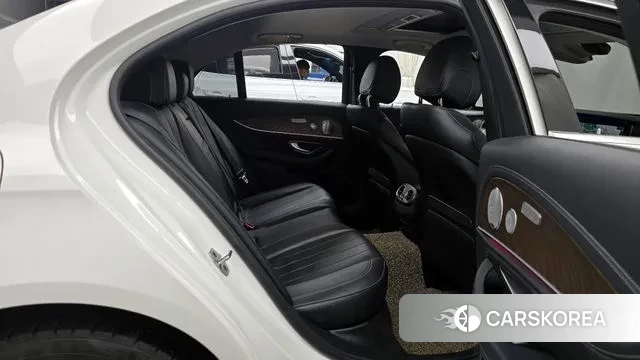 Mercedes-Benz E-Class W213 2018 Белый из Кореи, фото 3