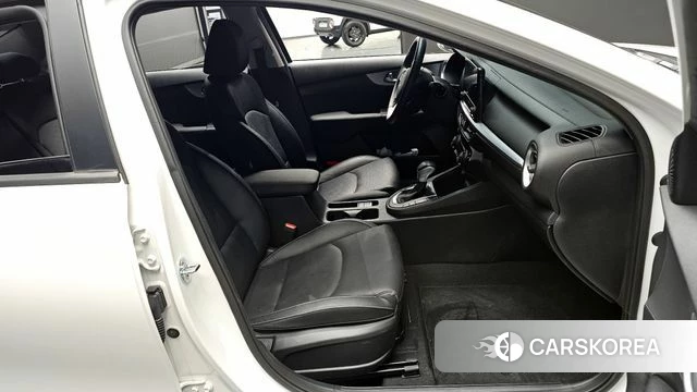 Kia The New K3 2nd generation 2021 Белый из Кореи, фото 3